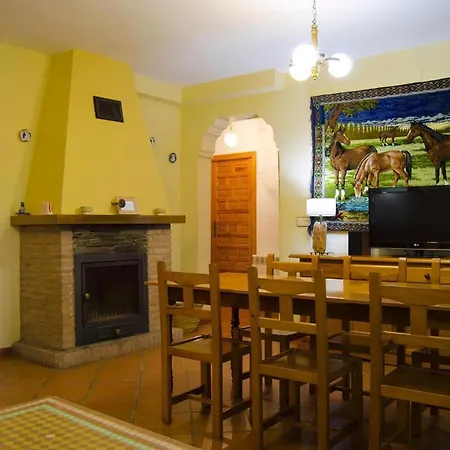 בית נופש Gemuetliches Haus In *